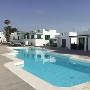 https://relax-pool-next-to-the-beach-apt.in-canary-islands.com